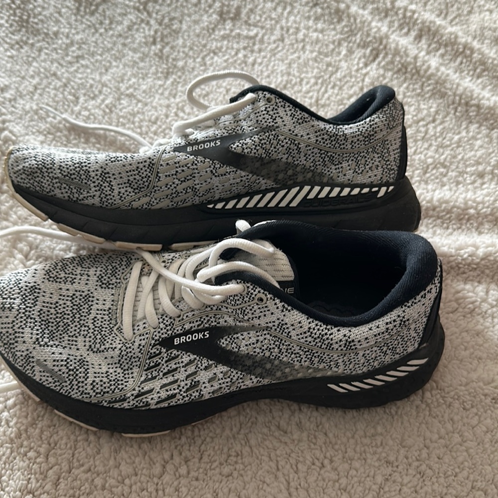 Brooks size 9 Adrenaline 21 from clean non smoking home